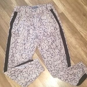 GUESS SNAKE PRINT PANT SIZE SMALL
